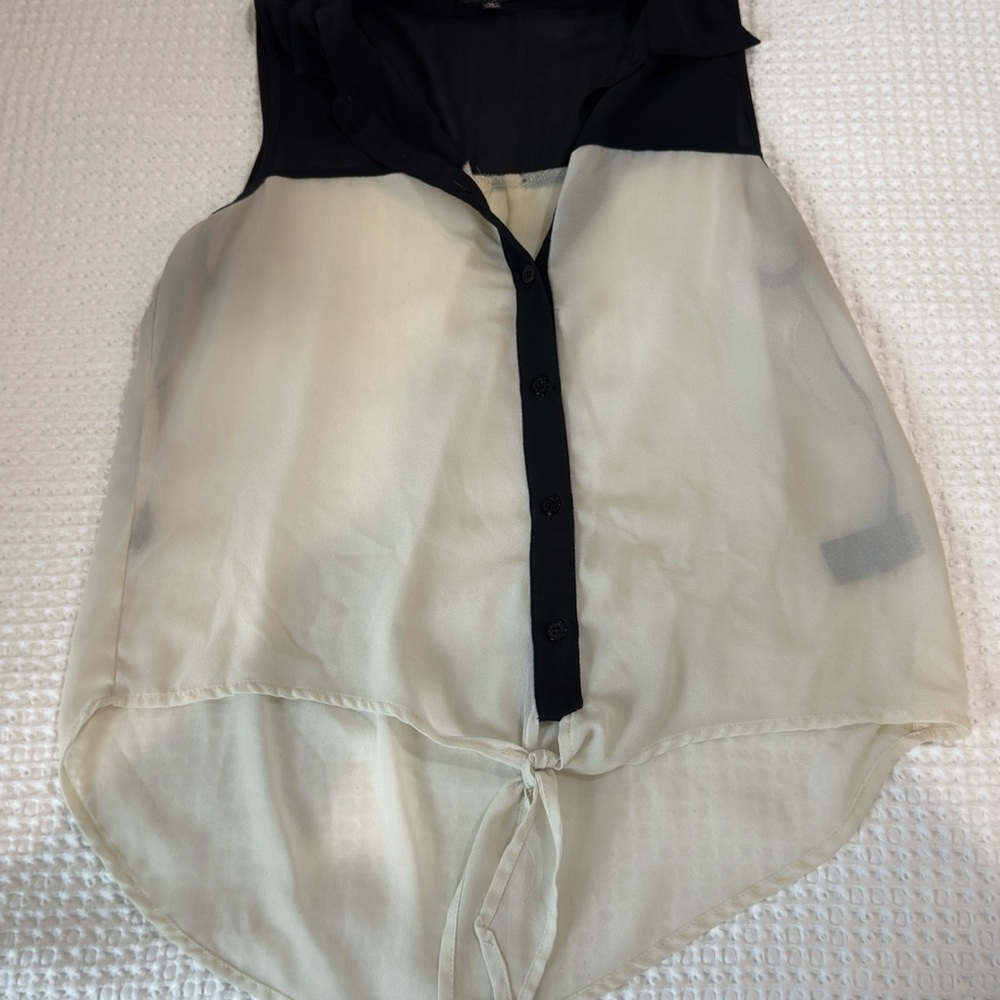 Black and Cream Sleeveless Button-Up Blouse